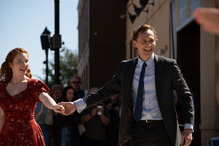 a-vida-de-chuck-tom-hiddleston-annalise-basso-scaled