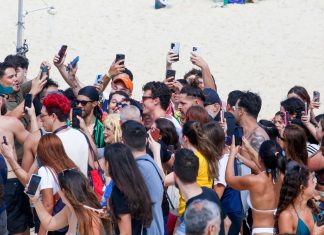Blusa ao avesso e posts ‘atrasados’: como equipes de artistas evitam assédio de fãs e vazamentos