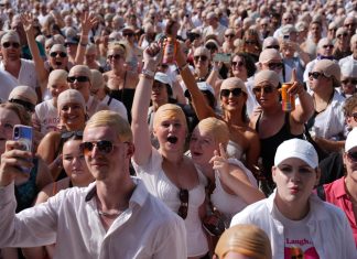 Pitbull entra para o livro dos recordes por reunir o maior número de ‘toucas de careca’ em festival de Londres